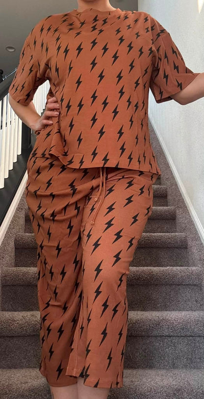 Bolts mom tee and capri pants set
